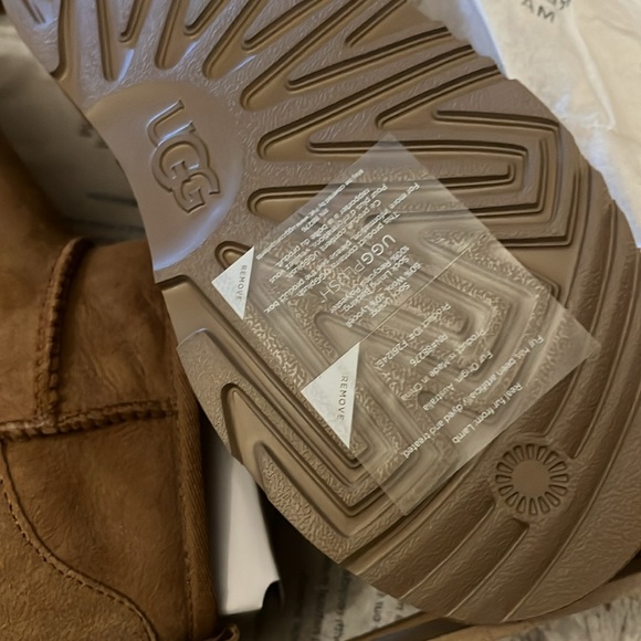 UGG Classic Ultra Mini Kids - Picture 9 of 10